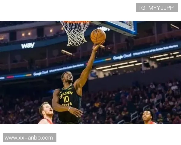 库里赞斯科蒂巴恩斯拼劲十足进攻篮板表现令人惊叹 库里赞斯科蒂巴恩斯拼劲十足进攻篮板表现令人惊叹